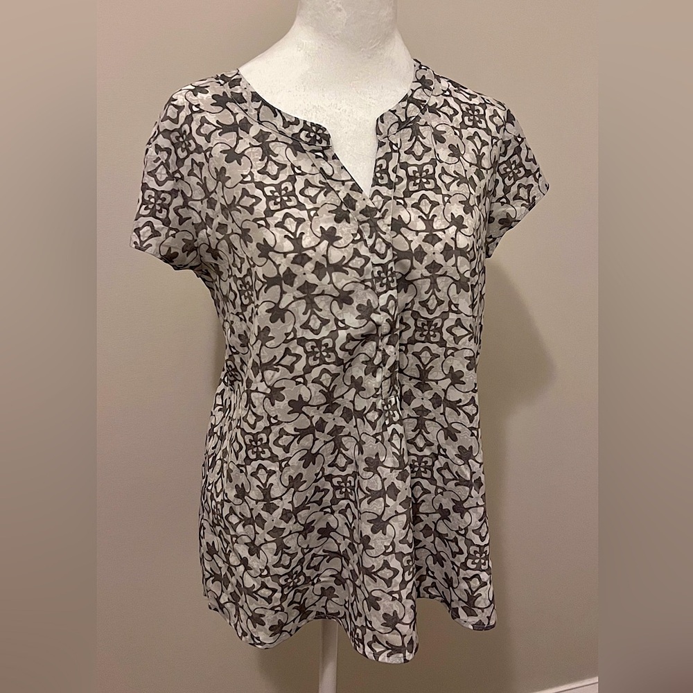 Croft and Barrow Gray and White Geometric Blouse